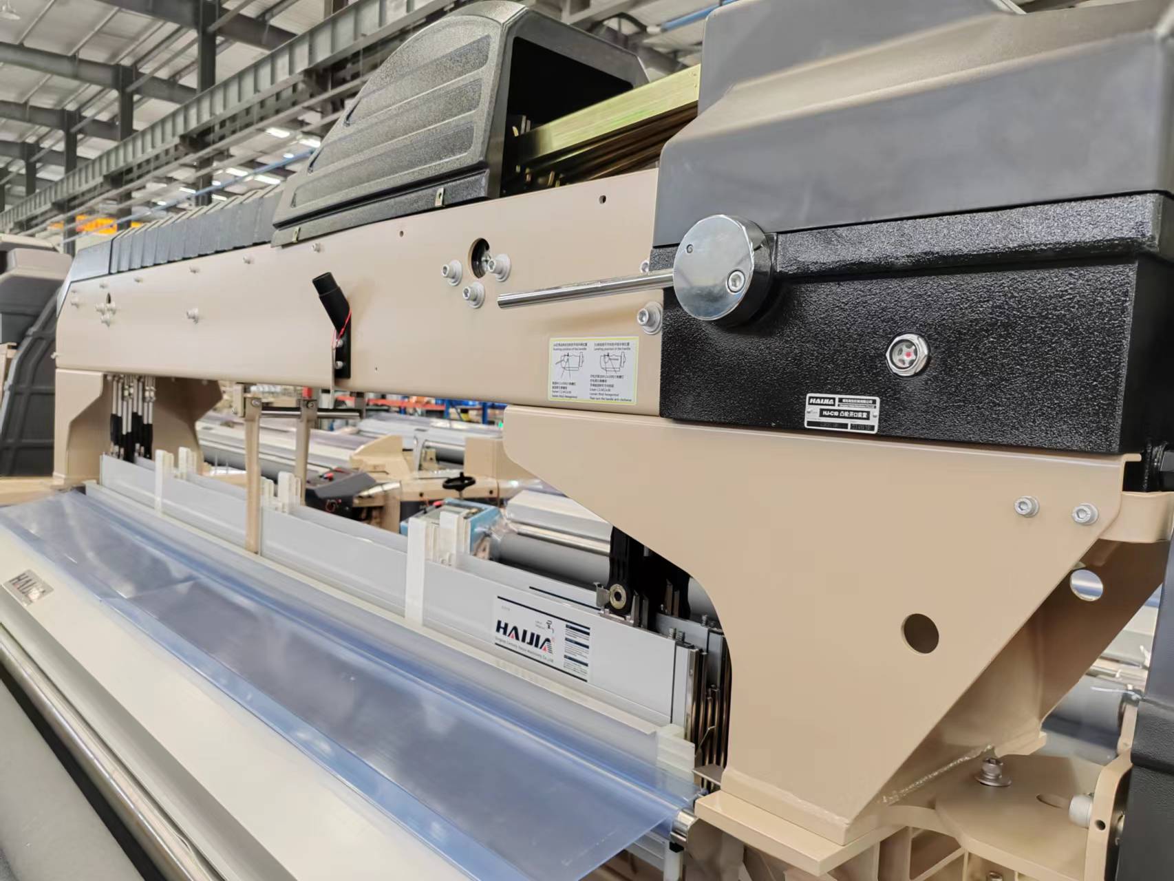 Как отрегулировать ремизные рамки и сопла на пневматических ткацких станках